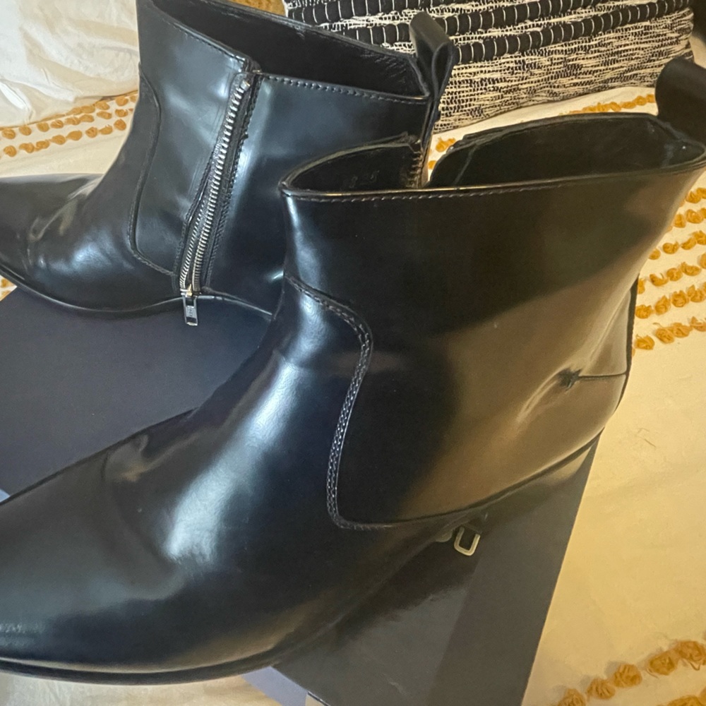 Roberto Cavalli men’s size 44. Dress shoes only worn once for a wedding.